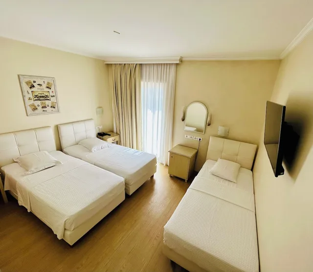 غرفة ثلاثية بثلاثة أسرّة، London Hotel 2/2