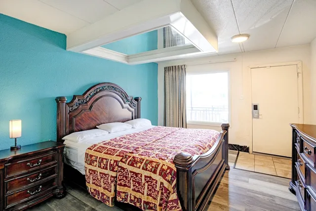 غرفة بسرير كينج للمدخنين، Miami Inn & Suites 4/6