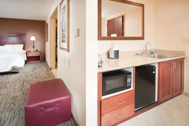 غرفة كبيرة بسرير كينج، Hampton Inn & Suites Greensburg 4/4