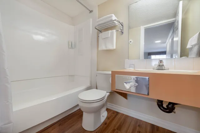 جناح بسريرين كوين، Econo Lodge Inn & Suites Kelowna 5/5