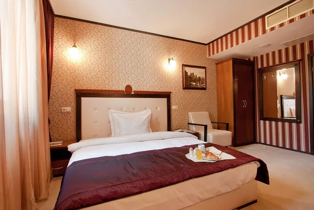 Superior, Twin Beds, Sofa, Best Western Plus Bristol Hotel 2/3