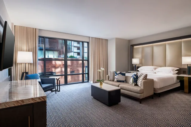 غرفة تنفيذية بسرير كينج لذوي الإعاقة، InterContinental Washington D.C. - The Wharf, an IHG Hotel 1/4