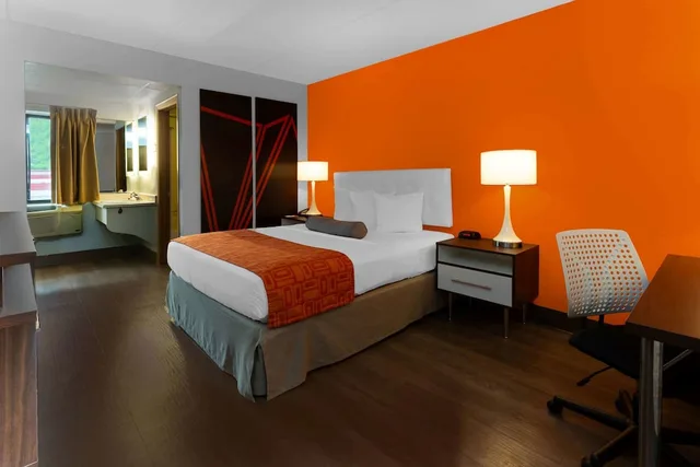 غرفة بسرير كوين، Howard Johnson By Wyndham Waukegan Great Lakes 1/3