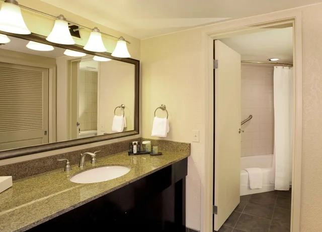2 Rooms, Suite, 2 Double Beds, Ocean Front، Embassy Suites by Hilton Deerfield Beach Resort & Spa 2/2