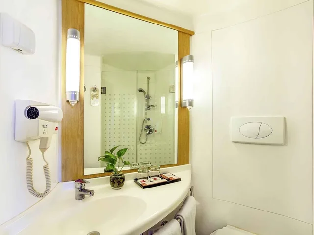 غرفة قياسية بسرير مزدوج، Ibis Surabaya City Center 6/7