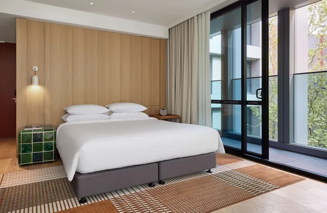 غرفة بسرير كينج بشرفة، Hyatt Centric Melbourne 1/4