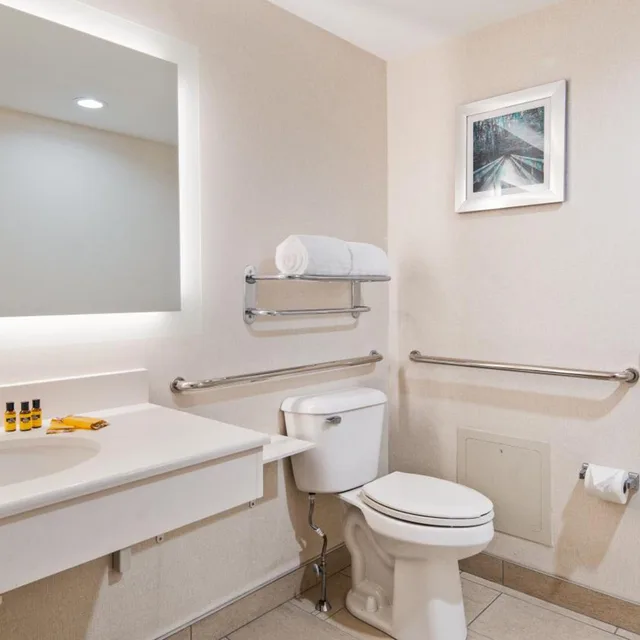 جناح بسريرين كوين بحوض استحمام لذوي الإعاقة، Best Western Plus Wilkes Barre-Scranton Airport Hotel 3/5