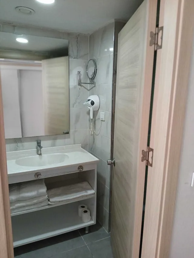 غرفة عائلية بسرير مزدوج وسريرين منفصلين بإطلالة على الحديقة بشرفة، Pirates Park Resort 4/4