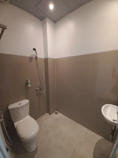 غرفة ديلوكس بسريرين منفصلين، Hotel Santoso Blora 2/3