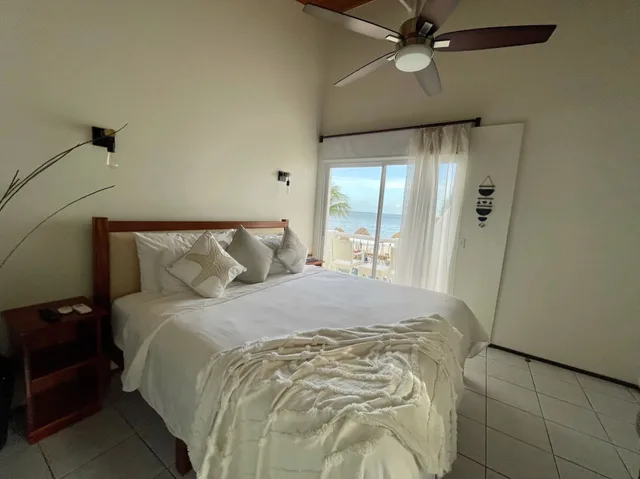 غرفة بسرير كينج بإطلالة على البحر بشرفة، Mata Rock Resort 5/10
