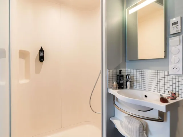 غرفة بسرير مزدوج وسرير بطابقين، Ibis Budget Issy Les Moulineaux 9/10