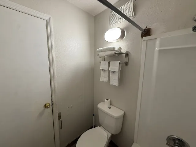 غرفة بسرير كينج لذوي الإعاقة، 8 Inn Americus Near Albany I 75 10/10