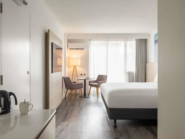 غرفة ديلوكس بسرير كينج بإطلالة على المسبح، Novotel Cairns Oasis Resort 8/10