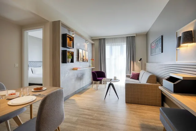 شقة بسرير كوين وسريرين منفصلين بغرفتي نوم مع أريكة، Citadines Arnulfpark Munich 9/12