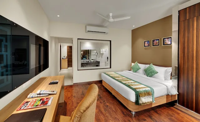 Green, Premium, King Bed، The Fern Residency Udaipur 1/3