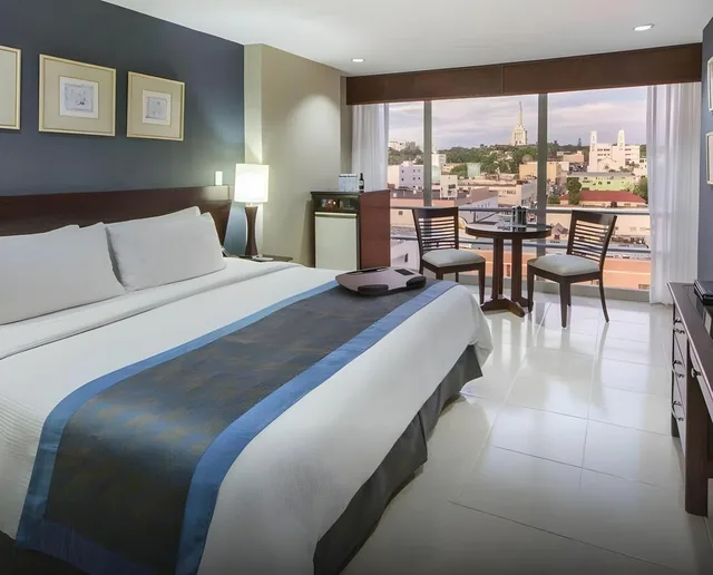 غرفة ديلوكس بسرير كوين، Centro Plaza Hodelpa 1/2