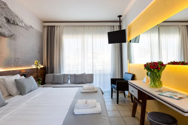Room, Double or Twin Bed, Land View، Atrium Ambiance Hotel 2/10