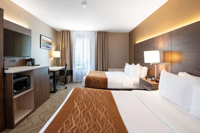 غرفة بسريرين مزدوجين، Comfort Inn North Bay 2/3