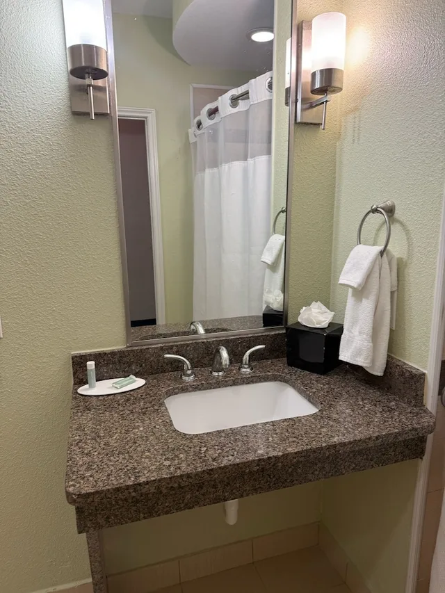 غرفة بسرير كينج لذوي الإعاقة، Fairfield Inn and Suites by Marriott North Spring 2/4