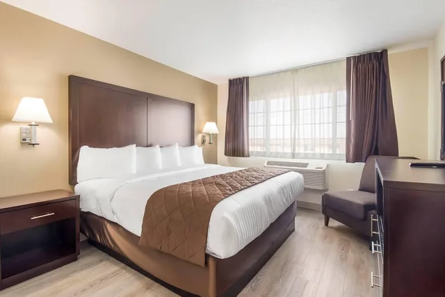 غرفة قياسية بسرير كينج، Econo Lodge Umatilla Columbia River Area 4/7