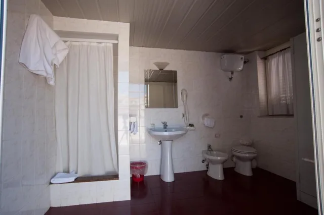 غرفة سوبيريور ثلاثية، Joli Hotel 2/2
