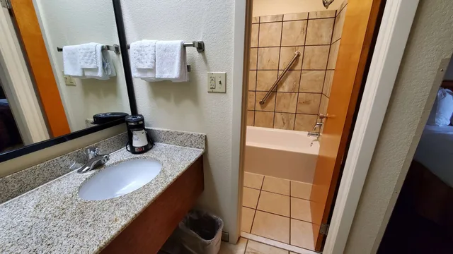 غرفة قياسية بسرير كوين، Best Western Plains Motel 4/5