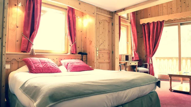 Mountain, Privilege, Double Bed، LE JEU DE PAUME 1/4