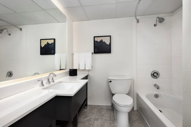 جناح استوديو بسرير كينج، La Quinta Inn & Suites by Wyndham Asheville Downtown 3/3