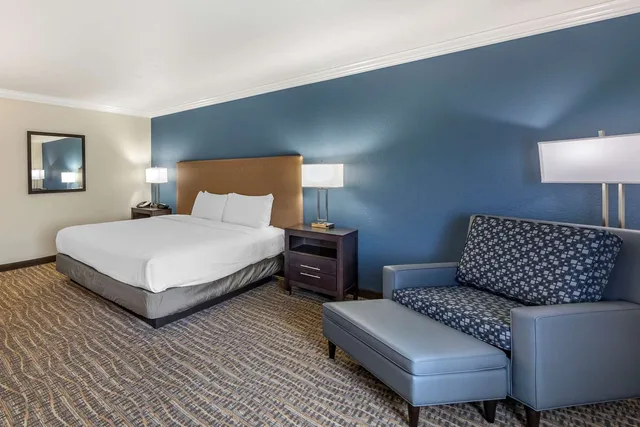 جناح بسرير كينج وسرير كوين بغرفتين، Best Western Town & Country Lodge 5/8