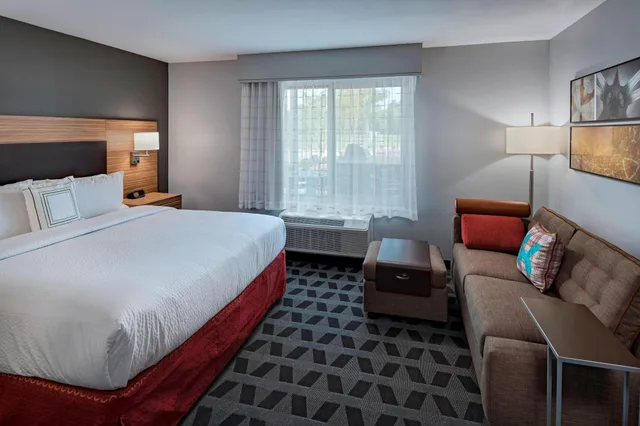 استوديو بسرير كينج مع أريكة، Towneplace Suites Baton Rouge Port Allen 1/3
