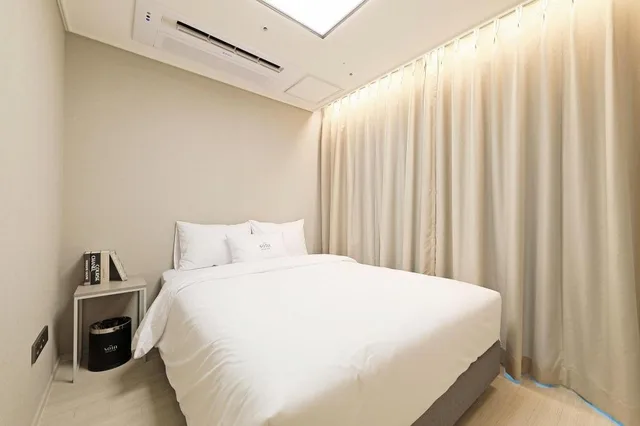 Club, Queen Bed, Sofa, Sota Suite Pyeongtaek Godeok 2/8