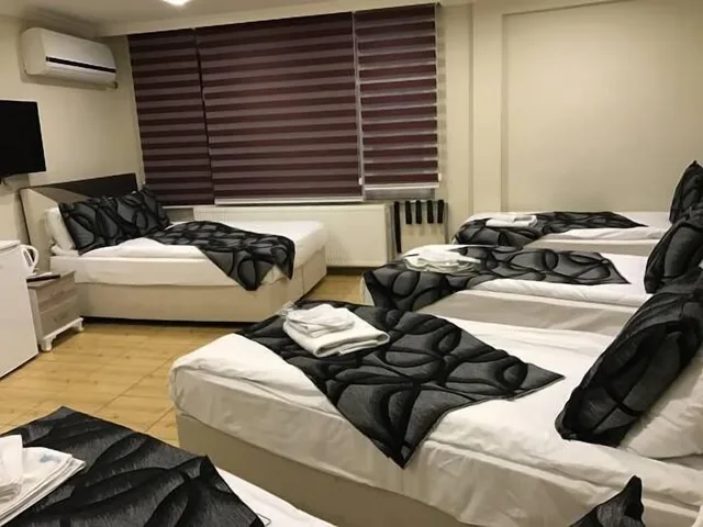 غرفة عائلية كبيرة بستة أسرّة، Gorur Hotel 1/2