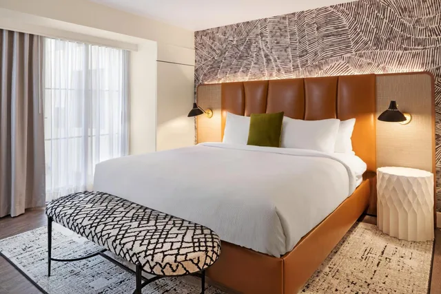 جناح بسرير كوين بغرفتي نوم، Burton House, Beverly Hills, A Tribute Portfolio Hotel 1/8