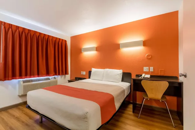 غرفة بسرير كوين للمدخنين، Motel6 Garland, TX - Dallas 7/10