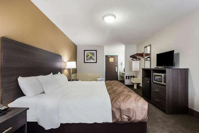 Upgrade, King Bed، Quality Inn Clare 1/3