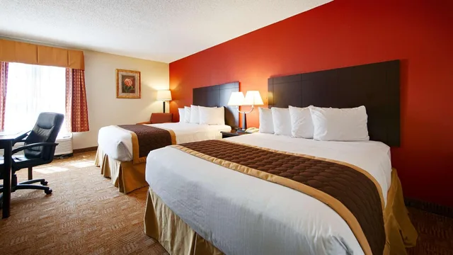 غرفة بسرير كوين، Best Western Hiram Inn & Suites 1/3