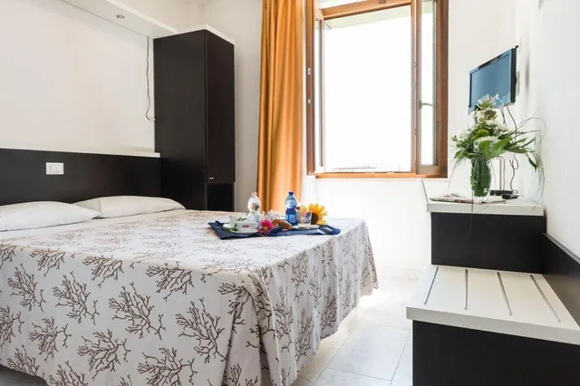 غرفة بسرير مزدوج أو سريرين منفصلين بإطلالة على الجبل، Hotel Rondine 1/1
