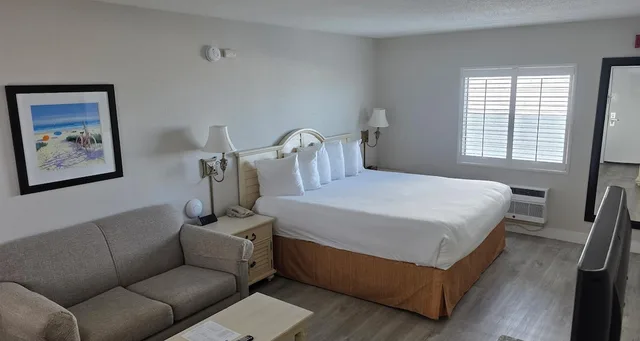 فيلا بسرير كينج مع أريكة، Best Western Ocean Sands Beach Resort 1/5