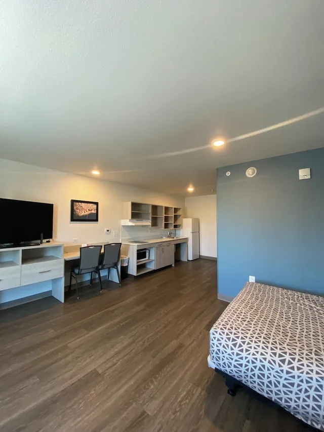 جناح بسرير كوين مع أريكة لذوي الإعاقة، WoodSpring Suites Hermitage - Nashville Airport 2/4
