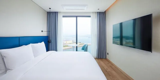 Deluxe, Queen Bed, Sea View, Citadines Connect Hari Busan 1/3