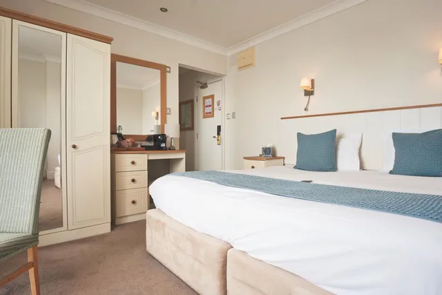 Room, Double Bed, Coast View، Great Western Hotel 4/10