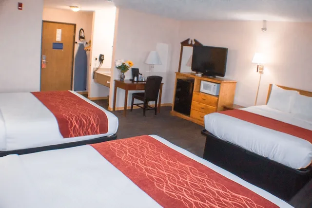 Family, 3 Queen Beds, New Victorian Inn York 1/4
