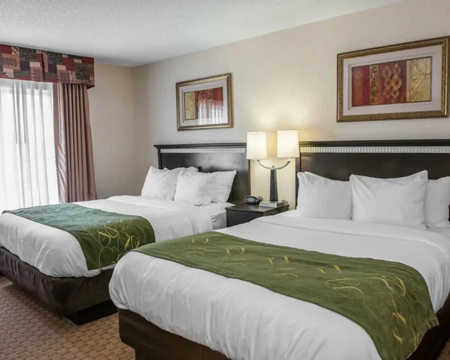 جناح، Comfort Suites Southport 2/6