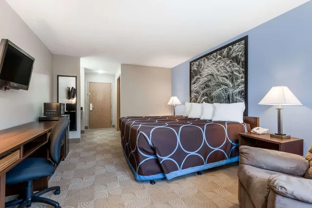 غرفة بسرير كينج، Super 8 by Wyndham Beloit KS 3/4