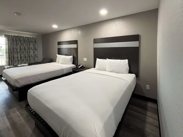 غرفة ديلوكس بسريرين كوين للمدخنين، Motel6 La Porte, TX 1/6
