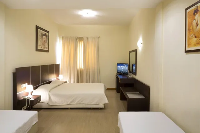 غرفة عائلية بثلاثة أسرّة، Blue Sea Hotel 1/3