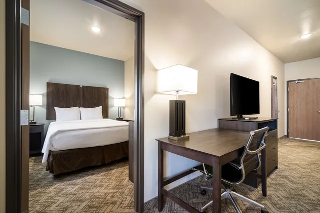 جناح بسريرين كوين، Best Western Golden Spike Inn & Suites 4/5