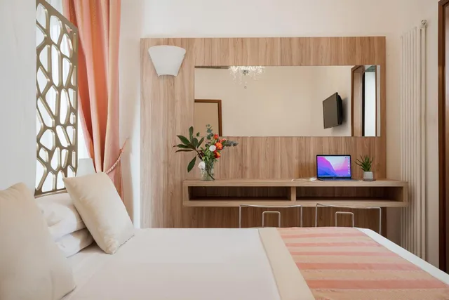 غرفة بسرير كوين بشرفة، Hotel Re Enzo 3/5