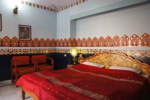 غرفة ديلوكس بسرير مزدوج، Krishna Prakash Heritage Haveli 2/2