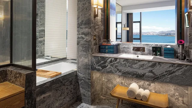 غرفة قياسية بسريرين مزدوجين بإطلالة على البحيرة، HOTEL INDIGO DALI ERHAI 8/8